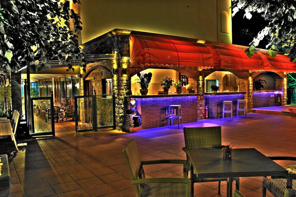 Nefeli Hotel Кожани Екстериор снимка